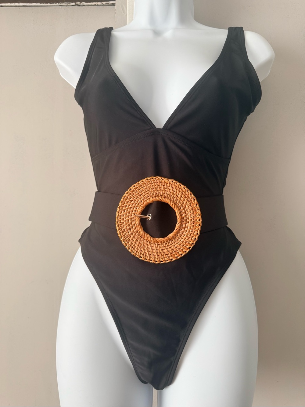 PrettyLittleThing Black One-Piece with belt detail - Picture 4 of 6